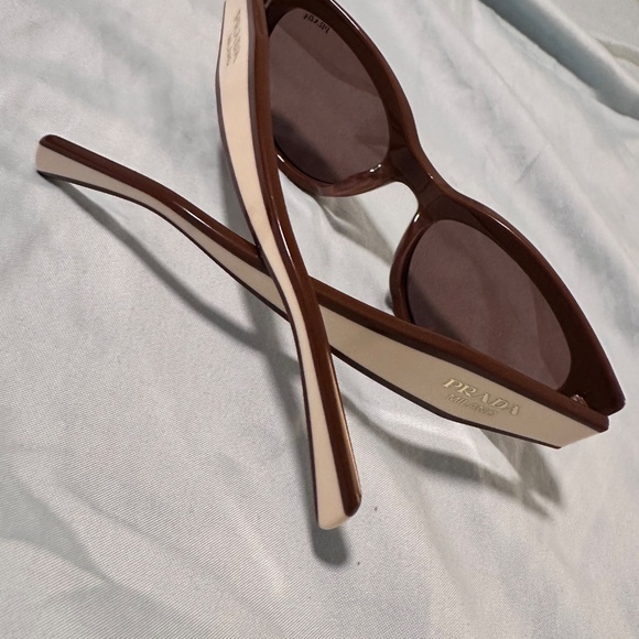 Prada sunglasses - Picture 6 of 12